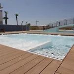 Comfortable Family With Swimming Pool アパート