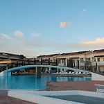 Comfortable Family With Swimming Pool Апартаменты