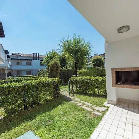 Comfortable Family With Swimming Pool Apartment