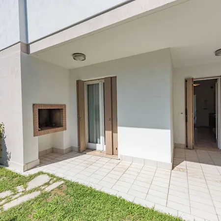 Comfortable Family With Swimming Pool Apartment