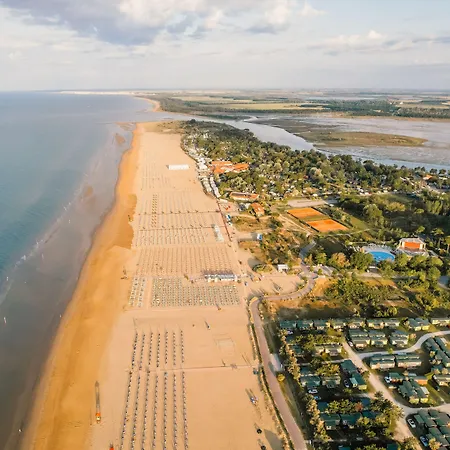 Comfortable Family With Swimming Pool Apartment Bibione